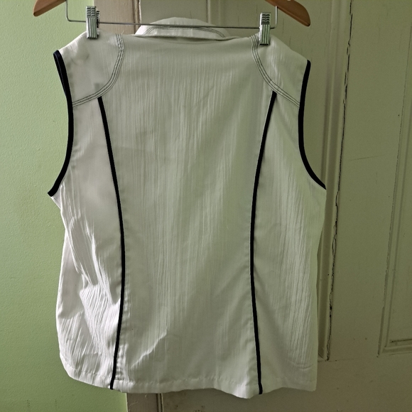 Allison Daley Vest - Picture 9 of 13